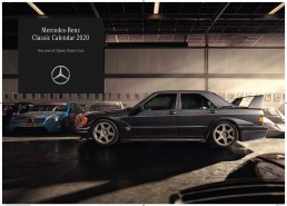 Sportlichkeit in den Genen der Marke: Die Titelseite des Mercedes-Benz Classic Calendar 2020 „One year of Classic Dream Cars“ zeigt einen Mercedes-Benz 190 E 2.5-16 Evolution II in einer der „Heiligen Hallen“ der unternehmenseigenen Fahrzeugsammlung vor einer Phalanx von Mercedes-Benz DTM-Renntourenwagen.
