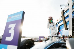 Rennpremiere des Mercedes-Benz EQ Formel-E-Teams: Stoffel Vandoorne beendet beide Rennen des Diriyah E-Prix am 22. und 23. November 2019 auf Platz 3 und beschließt das Jahr auf Platz 2 der Fahrerwertung.