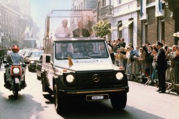 Premiere vor 40 Jahren: „Papamobil“ auf Basis der Mercedes-Benz G-Klasse