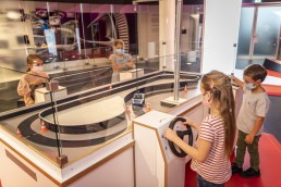 „Erleben schafft Wissen“ – so heißt die Mitmachausstellung der experimenta Heilbronn. Sie ist ab 3. Oktober 2020 Teil der Dauerausstellung im Mercedes-Benz Museum.