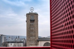 Der Mercedes-Stern auf dem Bahnhofsturm Stuttgart, März 2021