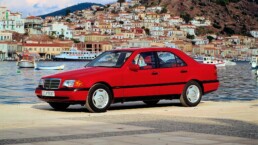 Mercedes-Benz C-Klasse-Limousine der Baureihe 202. Genrefoto von links vorn. (Fotosignatur der Mercedes-Benz Classic Archive: A92F2081)