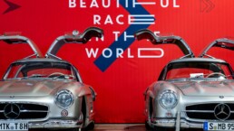 Mercedes-Benz 300 SL Coupés (W 198). Foto von den Startvorbereitungen zur 1000 Miglia 2022 in Brescia, 14. Juni 2022. (Fotosignatur der Mercedes-Benz Classic Archive: D784766)