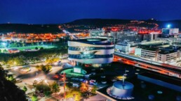 Sommerfilme unterm Sternenhimmel: Open Air Kino 2023 am Mercedes-Benz MuseumSummer films under starry skies: Open-air Cinema 2023 at the Mercedes-Benz Museum