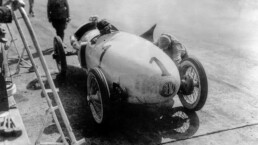 Benz RH 2-l-Tropfenform-Rennwagen Mittelmotor-Rennpremiere in futuristischer Form