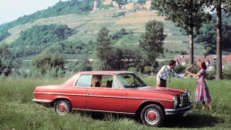 Mercedes-Benz Coupé der Baureihe W 114. Es wird 1968 vorgestellt und bis 1972 produziert. Foto aus dem Jahr 1970. (Fotosignatur der Mercedes-Benz Classic Archive: 1999DIG442)