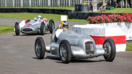 Mercedes-Benz W 25 750-Kilogramm-Formelrennwagen. Fahraufnahme vom Goodwood Festival of Speed 2012. (Fotosignatur der Mercedes-Benz Classic Archive: D112361)
