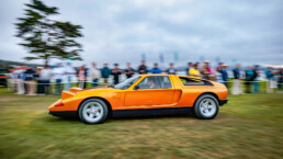 Mercedes-Benz C 111-II mit Vierscheiben-Wankelmotor. Fahraufnahme vom Pebble Beach Concours d’Elegance 2024. (Fotosignatur der Mercedes-Benz Classic Archive: D842825)