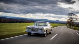 Mercedes-Benz Baureihen 108/109: Oberklasse-Modelle ab 1965 mit markantem Design von Paul Bracq, luxuriösem Fahrkomfort und V8-Motoren – Vorläufer der S-Klasse.