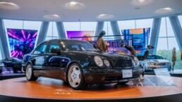 Mercedes-Benz E 60 AMG W210 in der Sonderausstellung „Youngtimer“ im Mercedes-Benz Museum