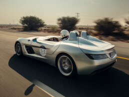 Unterwegs in einer außergewöhnlichen Landschaft: Mercedes-Benz SLR McLaren Stirling Moss während der 1000 Miglia Experience UAE 2025.