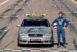 Mercedes-Benz CL 55 AMG der Baureihe 215. Einsatz als Safety-Car der Formel 1 in der Saison 2000, mit Stammfahrer Bernd Mayländer. (Fotosignatur der Archive von Mercedes-Benz Classic: D24743)