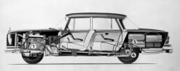 Patent von Béla Barényi für die Sicherheitskarosserie im Jahr 1951. Schnittbild der Mercedes-Benz „Heckflosse“-Limousine der Baureihe W 111, des ersten Personenwagens mit Sicherheitskarosserie. (Fotosignatur der Archive von Mercedes-Benz Classic: 94190)