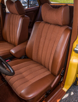 Mercedes-Benz 230 der Baureihe 123. Detailaufnahme des Fahrersitzes. (Fotosignatur der Mercedes-Benz Classic Archive: D290450) Mercedes-Benz 230 of the 123 model series. Detailed view of driver’s seat. (Photo index number in the Mercedes-Benz Classic Archive: D290450)