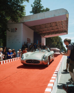 1000 Miglia im Juni 2025. Start des Mercedes-Benz 300 SLR Rennsportwagens (W 196 S) von Mercedes-Benz Classic am 17. Juni 2025 in Brescia. (Fotosignatur der Archive von Mercedes-Benz Classic: D859150)