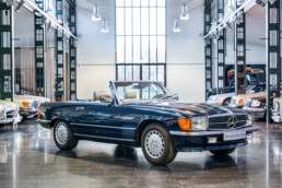 Mercedes-Benz 300 SL (R 107) aus dem Jahr 1987. Verkaufsfahrzeug von Mercedes-Benz Heritage auf der Retro Classics 2026 in Stuttgart. (Fotosignatur der Archive von Mercedes-Benz Classic: D875759)