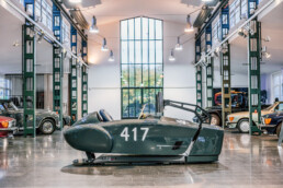 Fahrsimulator „417 Legacy Edition“, in Anlehnung an den Mercedes-Benz 300 SL „Flügeltürer“ (W 198) von John Fitch bei der Mille Miglia 1955. Foto im Mercedes-Benz Classic Center, Fellbach, 2025. Foto: Thomas Niedermüller. (Fotosignatur der Archive von Mercedes-Benz Classic: D868897)