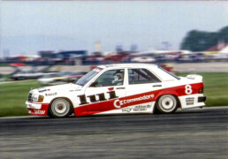 Volker Weidler, DTM-Vizemeister 1986, im Mercedes-Benz 190 E 2.3-16 mit der Startnummer 8 in einem Rennen der Saison 1986. Foto: Wolfgang Wilhelm.