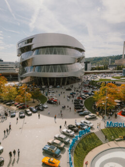 Markenoffenes Klassikertreffen Classics & Coffee am Mercedes-Benz Museum. Aufnahme aus dem Jahr 2025. Foto: Elias Hoh. (Fotosignatur der Archive von Mercedes-Benz Classic: D872485)