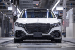 Einblick in die Top-End-Fahrzeugproduktion: Montagehalle Factory 56 im Mercedes-Benz Werk Sindelfingen (Deutschland)