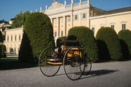 Mercedes-Benz Classic beim FuoriConcorso am Comer See, 16. bis 17. Mai 2026. Benz Patent-Motorwagen von 1886 (originalgetreuer Nachbau) vor der Villa Olmo in Como. Foto: Michel Ginsberg.