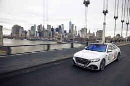 140 Years. 140 Places. Die neue Mercedes-Benz S-Klasse in New York, USA, 2026. (Originale Fotosignatur: 26C0031_245)