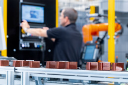 Die kompakte Wicklung der Spule aus Rechteckdraht ist einer der Prozesse, die Mercedes-Benz für den Axial-Fluss-Motor entwickelt hat.
