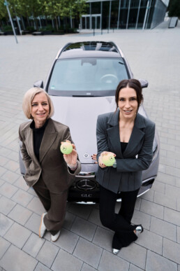 Christina Schenck empfängt Andrea Petković als neue Mercedes-Benz Markenbotschafterin anlässlich der BOSS OPEN in Stuttgart.