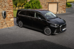 Der neue elektrische Mercedes-Benz VLE / Presse Test Drive Bilbao, Spain (Mercedes-Benz VLE 300 elektrisch | Energieverbrauch kombiniert: 20,7–18,4 kWh/100 km | CO₂-Emissionen kombiniert: 0 g/km | CO₂-Klasse: A);Mercedes-Benz VLE 300 elektrisch | Energieverbrauch kombiniert: 20,7–18,4 kWh/100 km | CO₂-Emissionen kombiniert: 0 g/km | CO₂-Klasse: A*