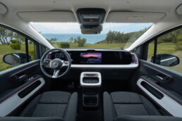 Der neue elektrische Mercedes-Benz VLE / Presse Test Drive Bilbao, Spain (Mercedes-Benz VLE 300 elektrisch | Energieverbrauch kombiniert: 20,7–18,4 kWh/100 km | CO₂-Emissionen kombiniert: 0 g/km | CO₂-Klasse: A);Mercedes-Benz VLE 300 elektrisch | Energieverbrauch kombiniert: 20,7–18,4 kWh/100 km | CO₂-Emissionen kombiniert: 0 g/km | CO₂-Klasse: A*