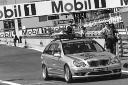Mercedes-Benz C 32 AMG Official FIA F1® Medical Car (Baureihe 203) in Warteposition beim Großen Preis von Frankreich in Magny-Cours am 21. Juli 2002.