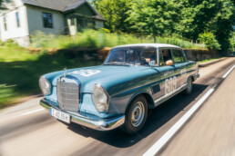 Mercedes-Benz Classic bei „The Aurora 2026“ in Schweden. Mercedes-Benz 300 SE „Rallye“ (W 112) bei der „The Aurora Tour“. (Fotosignatur der Archive von Mercedes-Benz Classic: D887786)