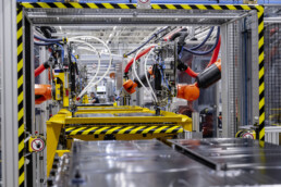 Mercedes-Benz Werk Kecskemét - Batteriemontage: Einblick in die Batterieendmontage der neuen elektrischen Mercedes-Benz C-Klasse