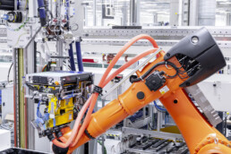 Mercedes-Benz Werk Kecskemét - Batteriemontage: Einblick in die Batterieendmontage der neuen elektrischen Mercedes-Benz C-Klasse