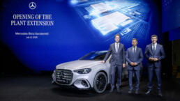 Eröffnung der Werkserweiterung und Start der Produktion der neuen elektrischen Mercedes-Benz C-Klasse im Mercedes-Benz Werk Kecskemét (Ungarn), l-r Ola Källenius, Vorsitzender des Vorstands der Mercedes Benz Group AG, Péter Magyar, Ministerpräsident von Ungarn, Michael Schiebe, Mitglied des Vorstands der Mercedes-Benz Group AG, verantwortlich für Produktion, Qualität & Supply Chain Management;Mercedes-Benz C 400 4MATIC elektrisch | Energieverbrauch kombiniert: 18,6-14,2 kWh/100 km | CO₂-Emissionen kombiniert: 0 g/km | CO₂-Klasse: A*