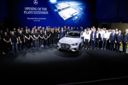 Eröffnung der Werkserweiterung und Start der Produktion der neuen elektrischen Mercedes-Benz C-Klasse im Mercedes-Benz Werk Kecskemét (Ungarn);Mercedes-Benz C 400 4MATIC elektrisch | Energieverbrauch kombiniert: 18,6-14,2 kWh/100 km | CO₂-Emissionen kombiniert: 0 g/km | CO₂-Klasse: A*