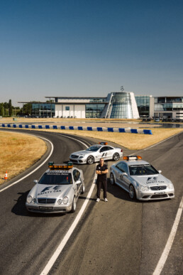 Mercedes-Benz Classic beim Goodwood Festival of Speed 2026. „30 Years of Mercedes-AMG FIA F1 Safety Cars“ in Brooklands. Safety Cars Mercedes-Benz CLK 55 AMG (1998), Mercedes-Benz SL 63 AMG (2008) und Mercedes-Benz CLK 63 AMG Black Series (2006/2007) mit Markenbotschafter und Safety Car Stammfahrer Bernd Mayländer.