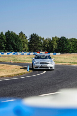 Mercedes-Benz Classic beim Goodwood Festival of Speed 2026. „30 Years of Mercedes-AMG FIA F1 Safety Cars“ in Brooklands: Mercedes-Benz CLK 63 AMG Black Series Safety Car (2006/2007), gefahren von Bernd Mayländer.