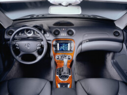 Mercedes-Benz SL 500 der Baureihe R 230. Interieurfoto aus dem Jahr 2001. (Fotosignatur der Archive von Mercedes-Benz Classic: A2001F1917)