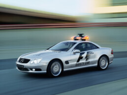 Mercedes-Benz SL 55 AMG der Baureihe R 230. Einsatz als offizielles Safety Car in der Formel 1®. Fotosignatur der Archive von Mercedes-Benz Classic: 00190572)