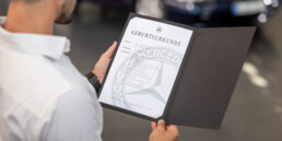 Mercedes-Benz Classic Geburtsurkunde. Genrefoto. (Fotosignatur der Archive von Mercedes-Benz Classic: D867233)