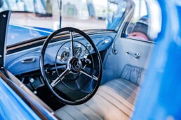 Mercedes-Benz 170 V Kasten-Lieferwagen mit „Sindelfinger Karosserie“ von 1952, ehemaliges Servicefahrzeug des Mercedes-Benz Kundendienstes in der Schweiz. Foto aus der Sonderausstellung „130 Jahre Nutzfahrzeuge“ des Mercedes-Benz Museums. Innenaufnahme des Fahrerhauses. Foto: Thomas Niedermüller. (Fotosignatur der Archive von Mercedes-Benz Classic: D888986)