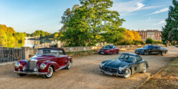 Mercedes-Benz Classic beim Concours of Elegance at Hampton Court Palace. Foto aus dem Jahr 2026. Von links nach rechts: Mercedes-Benz 300 Sc Roadster (W 188), Mercedes-Maybach SL 680 Monogram Series (R 232), Mercedes-Benz 300 SL „Flügeltürer“-Coupé (W 198) und Mercedes-Benz S 500 4MATIC Langversion (Baureihe 223). Foto: Craig Pusey.