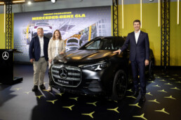 Im Rahmen des SOP-Events für den neuen Mercedes-Benz GLA kamen Vertreter aus Politik und Unternehmen im Werk Rastatt zusammen. Im Bild (von links nach rechts): Marco Zwick (Standortverantwortlicher und Leiter der Produktion des Mercedes-Benz Werks Rastatt), Monika Müller (Oberbürgermeisterin der großen Kreisstadt Rastatt) und Michael Schiebe (Mitglied des Vorstands der Mercedes Benz Group AG, verantwortlich für Produktion, Qualität und Supply Chain Management).
