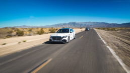 140 Years. 140 Places. Die neue S‑Klasse auf dem Old Spanish Trail, einer historischen Handelsroute im Westen der USA, gemeinsam mit dem Mercedes-Benz GLS und dem Mercedes‑Benz AMG GLE 53 HYBRID (Mercedes‑AMG GLE 53 HYBRID 4MATIC+ | Energieverbrauch gewichtet, kombiniert: 4,2–3,8 l/100 km + 22,6–22,1 kWh/100 km | Kraftstoffverbrauch kombiniert bei entladener Batterie: 10,9–10,4 l/100 km | CO₂‑Emissionen gewichtet, kombiniert: 96–86 g/km | CO₂‑Klasse gewichtet, kombiniert: C–B | CO₂‑Klasse bei entladener Batterie: G*)