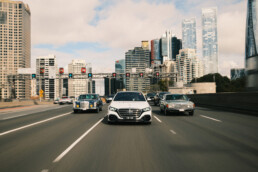 140 Years. 140 Places. Die neue S‑Klasse ist in Australien angekommen – Impressionen aus Sydney mit Stopps beim Mercedes-Benz Studio und einem Konvoi mit Mercedes-Benz Classic Cars über die Harbour Bridge
